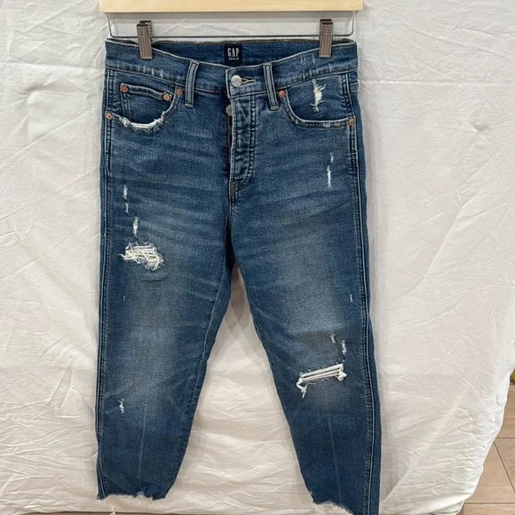 Gap Womens Cheeky Straight Jeans distressed - Picture 1 of 8